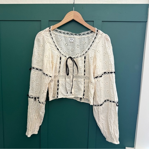 Urban Outfitters Kimchi Blue Selia Eyelet Square Neck Long Sleeve Blouse - Picture 4 of 12